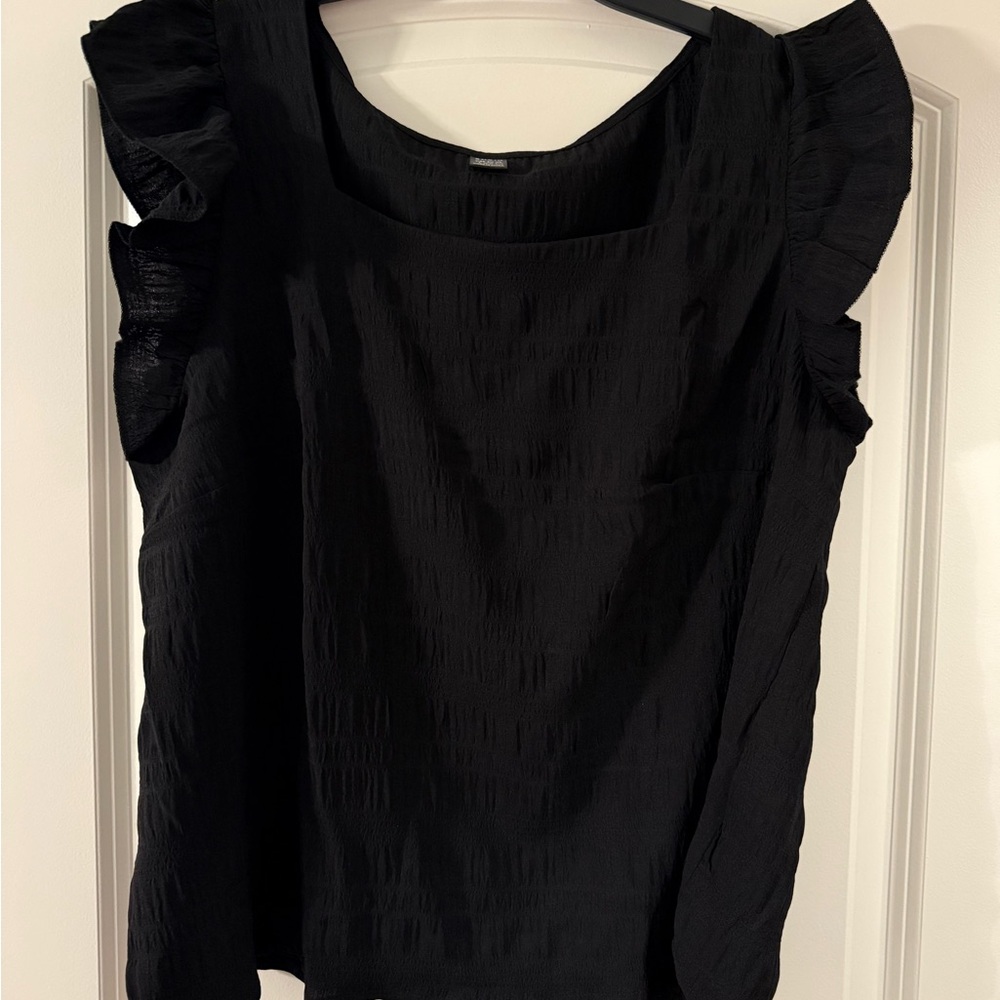 SHEIN Black Sleeveless Ruffled Blouse